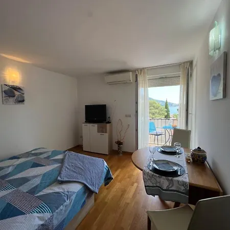 Apartment Center *