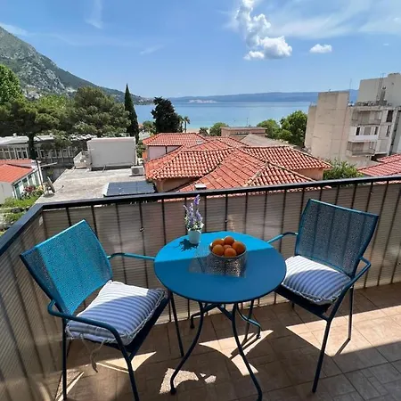 Center * Omis